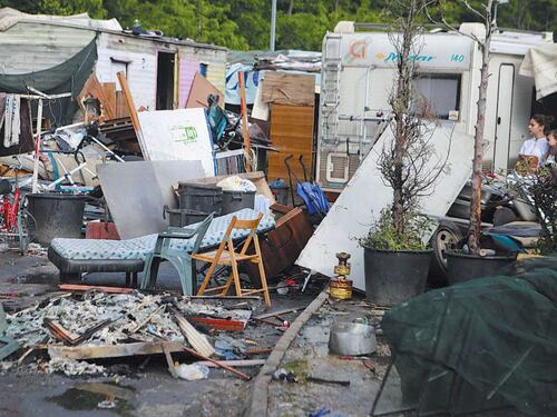 Armi, soldi e gioielli: la bella vita nel campo rom