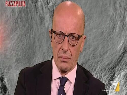 Migranti, “sinistra in malafede”. Da Sallusti fucilata all’opposizione: screditano l’Italia