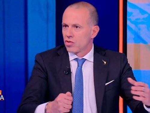 Stasera Italia, Romeo difende Meloni: l'uomo solo al comando era Draghi