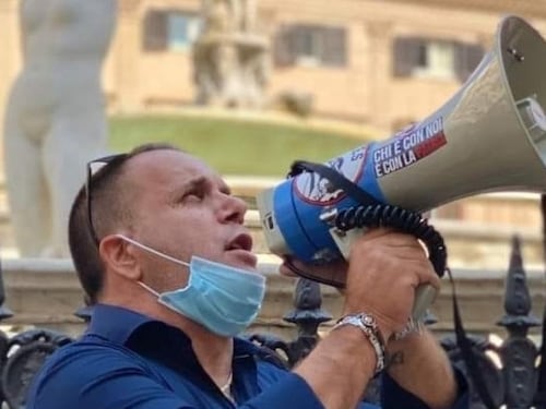 False vaccinazioni per ottenere il green pass, fermato anche il leader no-vax Filippo Accetta