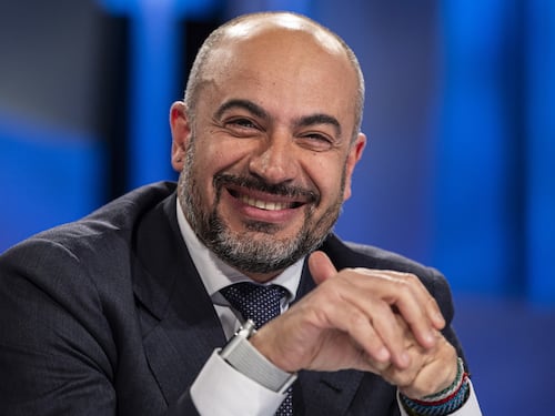 Brutto incidente in motorino per Gianluigi Paragone. Ferito alla mano è in ospedale a Roma