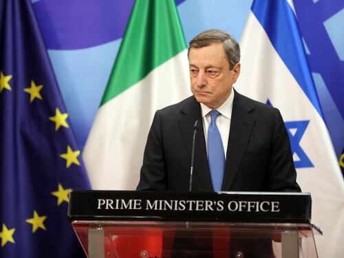 Crolla la fiducia degli italiani per Draghi: prima volta sotto al 40%