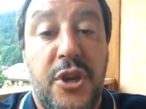 Nave Diciotti, la diretta di Salvini su Facebook: "Io non mollo"