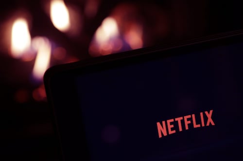 La rivoluzione di Netflix: arriva l'abbonamento economico con la pubblicità