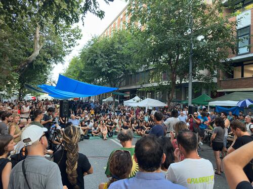 Spin Time, feste e strada di nuovo chiusa nel week end. Residenti: "Ora basta"