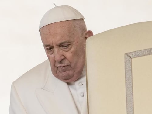 Papa Francesco, la verità sulle dimissioni e le trame vaticane su Ratzinger