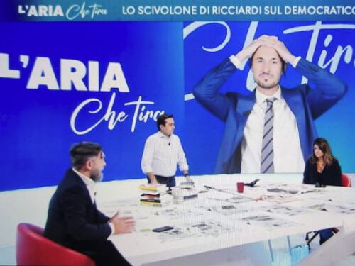 Ricciardi insiste: "Hitler eletto in democrazia", sgomento da Parenzo: succede di tutto