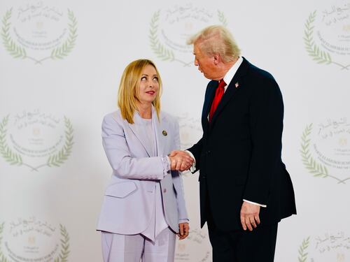 Trump elogia Meloni e scarica Londra e Madrid: “Amo l’Italia, Giorgia una grande leader"