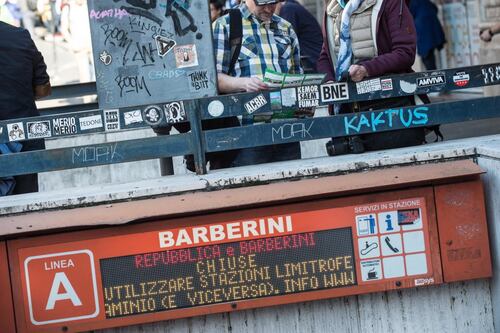 Roma, spray al peperoncino nei vagoni della metro. Chiusa la stazione Barberini