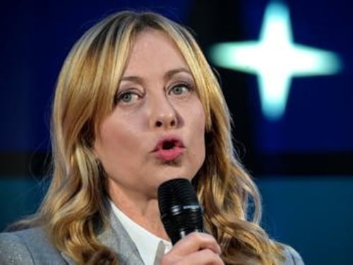 Meloni: "Intervento legittimo". Gasparri: "Non piangiamo per un regime comunista"