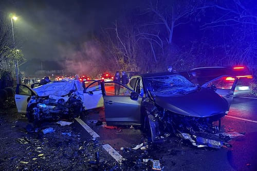 Scontro tra due auto sulla Laurentina: tre morti e un ferito grave
