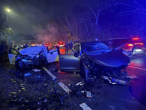 Scontro tra due auto sulla Laurentina: tre morti e un ferito grave