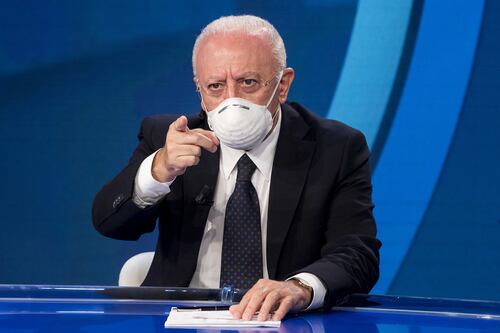 De Luca spara a zero su Zelensky: "È irresponsabile, mentre Michel va affidato ai servizi sociali"