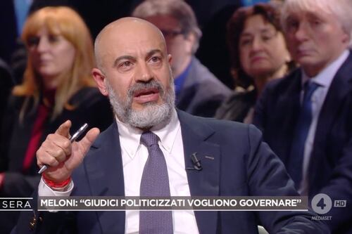 4 di sera, Paragone travolge le toghe: "Governo trattato come Cosa nostra"