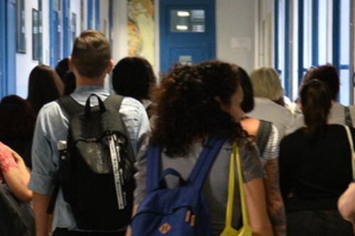 Castellammare, arrestata l'insegnante aggredita: le accuse di abusi e la "saletta" degli orrori