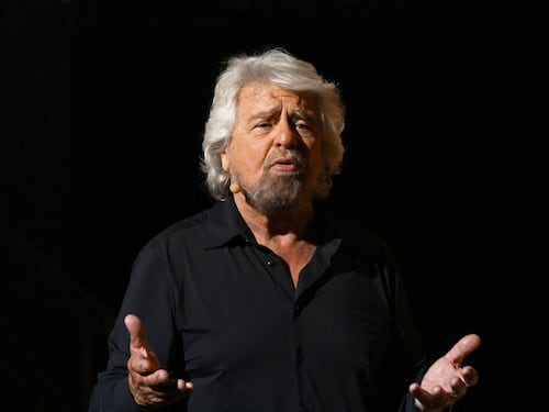 Beppe Grillo si rifà vivo dopo il “funerale” del M5S. “Serve una svolta”, cosa chiede