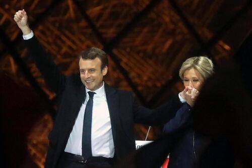 Macron all'Eliseo: "Difenderò la Francia". Le Pen incassa 11 milioni di voti e pensa già al voto di giugno