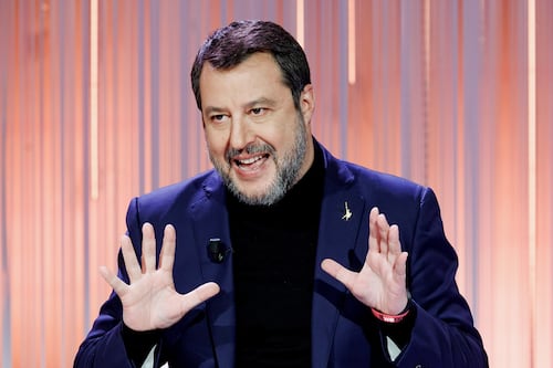 Scuola, il Pd difende chi occupa. Salvini: "Bene 5 in condotta"