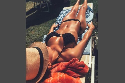 Anna Tatangelo tra scatti hot e gossip. L'indiscrezione: "Gigi D'Alessio l'ha lasciata"