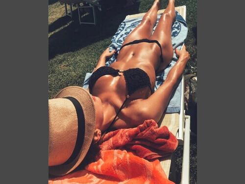 Anna Tatangelo tra scatti hot e gossip. L'indiscrezione: "Gigi D'Alessio l'ha lasciata"