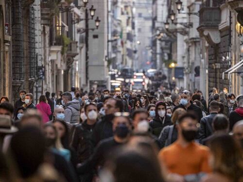 Centro e Ostia a numero chiuso, così Roma dice basta agli assembramenti