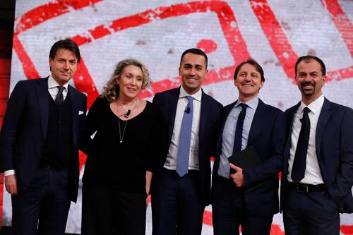 Di Maio manda i ministri al Colle via mail. Economisti, giuristi, dirigenti: i nomi in lista