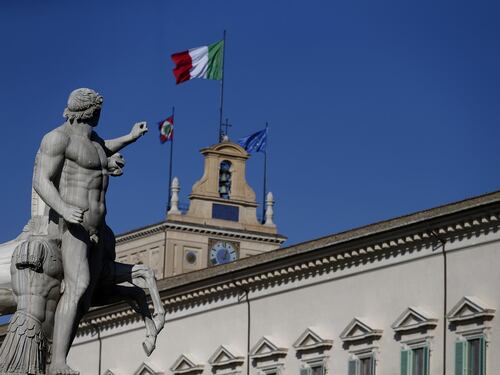 E ora tutti in fila da Mattarella al Quirinale
