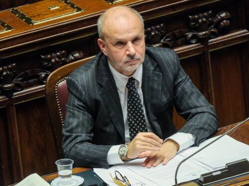 Emergenza farmaci, la ricetta del ministro Schillaci: prescrivere gli equivalenti
