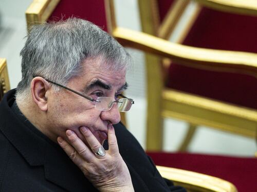 Angelo Becciu, la scelta: "Non verrò in Conclave". Dubbi, nuovi gialli e il silenzio del Vaticano