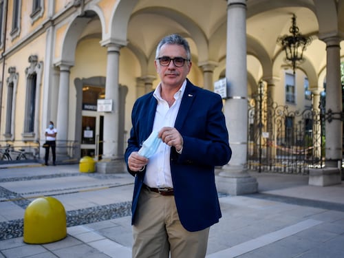 Guai in casa Pregliasco. Il post velenoso della compagna dopo che lui si è candidato col Pd