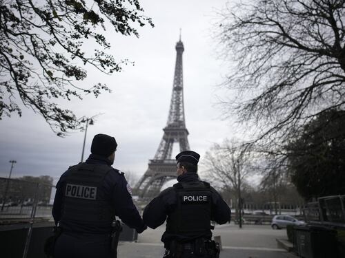 Francia, arrestato l'uomo accusato di aver massacrato la moglie e i 4 figli