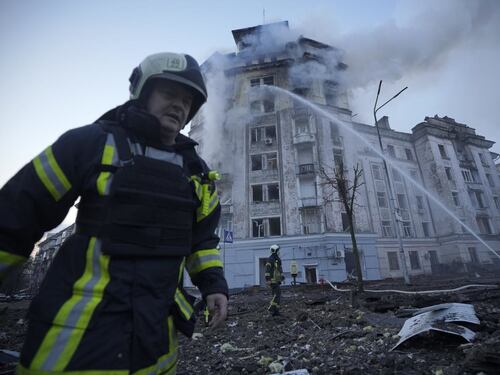 Mosca bombarda Kiev nella notte, la Polonia denuncia: "Violato il nostro spazio"