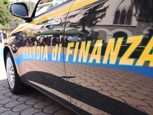 Svuotavano le casse dell'azienda. Nei guai tre persone