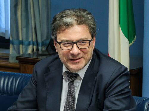 Aiuti contro il caro-energia e plusvalenze fittizie: Giorgetti a tutto campo
