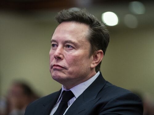 Musk-Mattarella, scintille a distanza. Ma Meloni fa tornare la pace