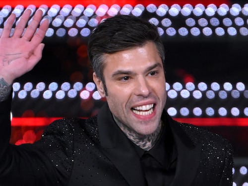 Fedez, l'ultima canzone e le frecciate a Chiara Ferragni: "Se tocchi un operaio..."