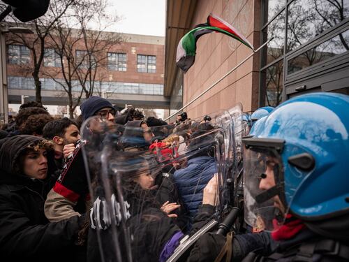 Sciopero, scontri all’evento anti Israele. Gli ebrei: “Sgomento e sconcerto”