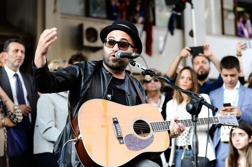 Giuliano Sangiorgi apre il Premio Tenco. Da Consoli a Capossela ecco i cantori del mare