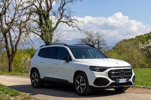 Glb il suv compatto alla spina