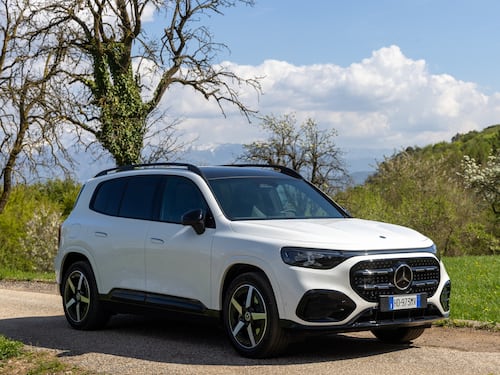 Glb il suv compatto alla spina