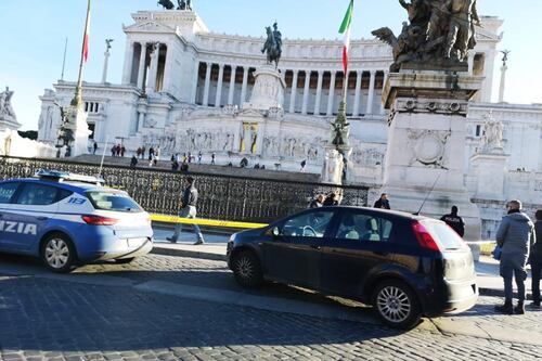 Paura nello shopping di Natale, falso allarme bomba a piazza Venezia