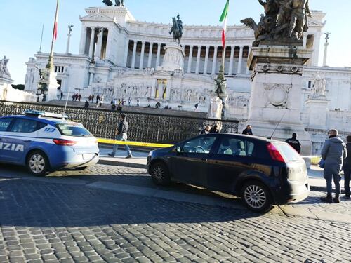 Paura nello shopping di Natale, falso allarme bomba a piazza Venezia