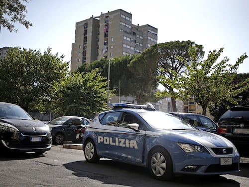 Poliziotto accoltellato a Tor Bella Monaca: è grave