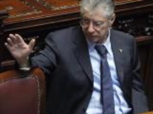 Bossi: "L'Italia così non dura" E lancia le gabbie previdenziali