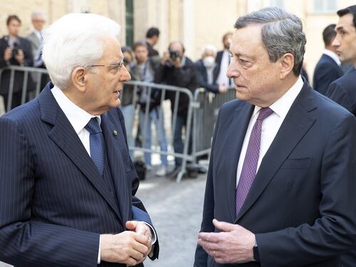 Draghi progetta la fuga prima delle elezioni. Ma non ha fatto i conti con Mattarella