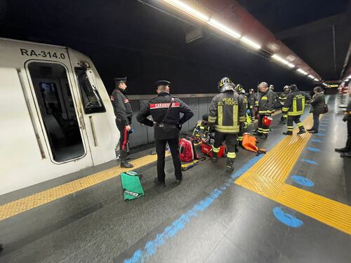 Metro Roma, linea A sospesa tra Cipro e Battistini: tentativo di suicidio sui binari