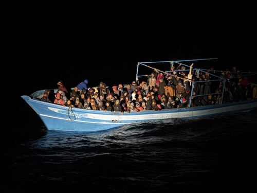 Lampedusa esplode: tutti i controsensi della sinistra sull’emergenza migranti