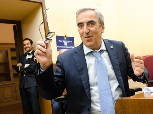 Premierato, Gasparri smaschera la sinistra: "Difendono i giochi di Palazzo"