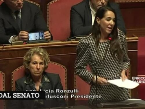 Senato, il messaggio di Licia Ronzulli a Meloni: "Ci volevano divise...". La reazione del premier