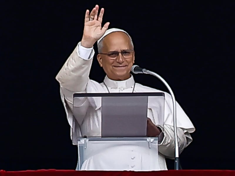 Papa Leone torna all’Angelus dopo l’intervento al polmone: “Ho sentito davvero il vostro sostegno”